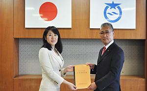 「平成２８年度政策要望」を提出しました。